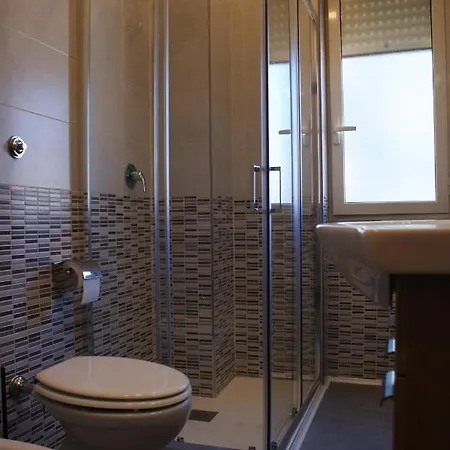 فندق مبيت وإفطار Isole - Rione Alto 2*